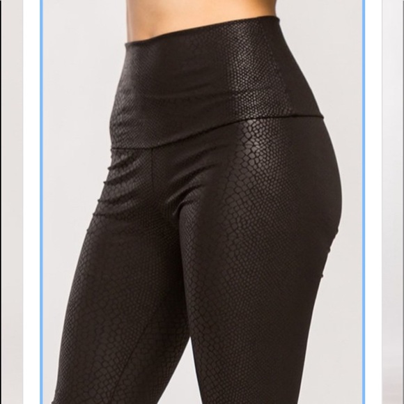 Snakeskin Embossed Leggings - Picture 2 of 7